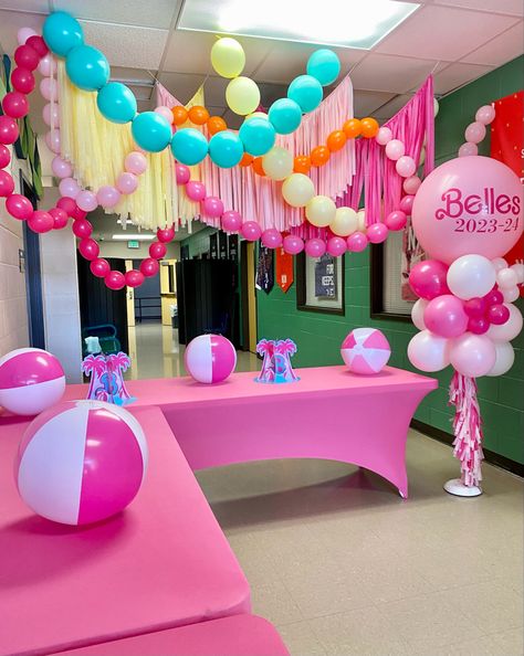 Linking Balloons Decoration, Ceiling Balloons, Link Balloons, Sprinkles Birthday Party, Barbie Theme Party, Bridal Shower Balloons, Diy Balloon Decorations, Party Deco, Pool Birthday Party