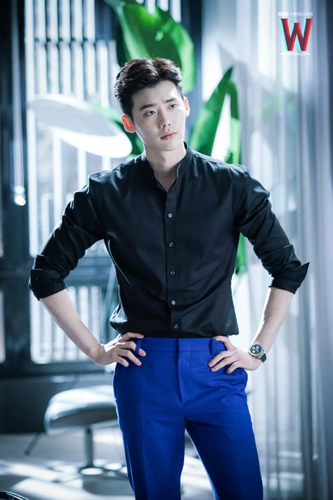 Production of W: Two Worlds Promises Episodes 7-8 Will be Packed with Excitement… Lee Jong Suk Wallpaper, Lee Jong Suk Cute, Kang Chul, Korea Południowa, Moorim School, Gu Family Books, Lee Jung Suk, Jun Matsumoto, Big Bang Top