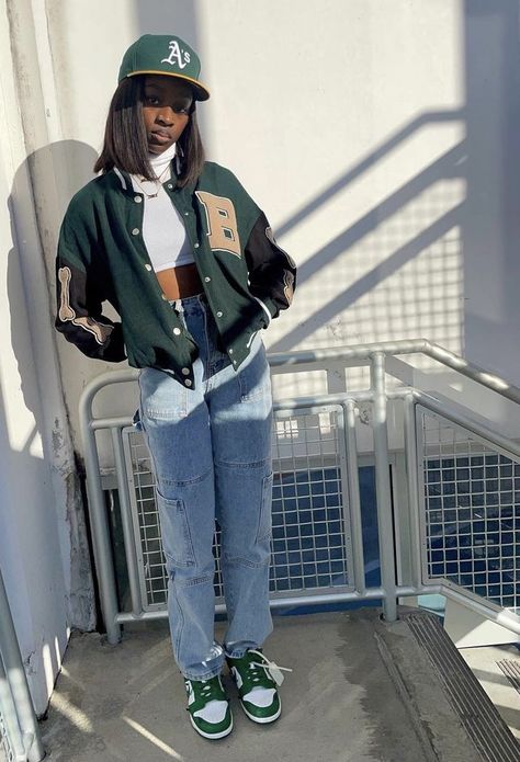 Grey Shirt Outfit Black Women, Varsity Green Dunks Outfit, Green Dunks Outfit, Letterman Jacket Outfit, Green Dunks, Gray Shirt Outfit, Green Varsity Jacket, Varsity Jacket Outfit, Street Style Outfits Casual