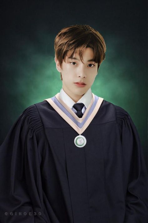 Jake Graduation Pic, Jake Graduation Edit, Enhypen Graduation, Kpop Graduation, Graduation Edit, Pictures Edit, Bf Pics, Graduation Pic, Enhypen Pics