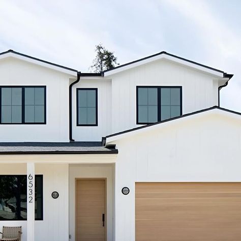 Listed Nests • Los Angeles • Real Estate on Instagram: "✨Step into this newly built construction, and be captivated by the soulful earth tones that encompass the sprawling open floor plan. -• ✨As you enter the property, you will immediately enjoy the sprawling, expansive, open floor plan that is infused with natural light and adorned with gorgeous designer fixtures, finishes, and tile work throughout. -• ✨ Move up to the primary suite is a sanctuary of comfort, boasting high vaulted ceilings, a Juliet balcony, and a spacious walk-in closet with custom shelving. The luxurious primary bath offers a dual vanity, a large soaking tub, and a separate double-head shower. -• ✨The lush backyard space is wrapped in beautiful greenery and offers you a canvas to create an oasis.✨ -• 💰Listing Price: $ Large Soaking Tub, Lush Backyard, Neptune Home, Dual Vanity, White Exterior Houses, Exterior Facade, Juliet Balcony, Primary Suite, Primary Bath