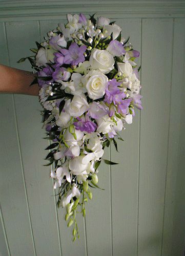 Shower Bouquet, Elegant Bridal Bouquets, Brides Flowers Bouquet, Bouquet Champetre, Bridal Wedding Flowers, Elegant Wedding Bouquets, Bridesmaid Bouquet White, Purple Bridal Bouquet, Cascading Bridal Bouquets