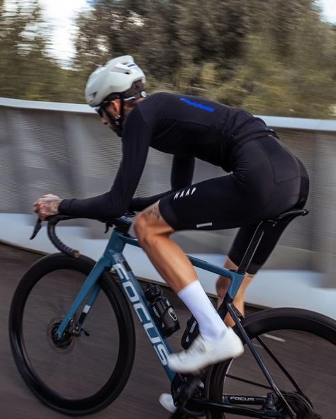 Maap Cycling, Cycling Inspiration, Instagram Training, Bike Messenger, Bike Photography, Black White Outfit, Bike Wear, Road Bike Cycling, Cycling Kit