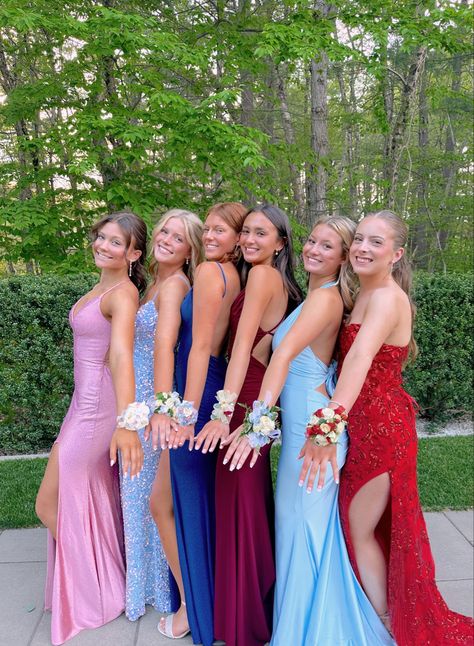 prom dress sequin blue pink red green blue corsage prom hair Prom Group Poses, Prom Pictures Friends, Formal Pictures, Prom Pictures Group, Prom Photography Poses, Funny Prom, Homecoming Poses, Prom Bouquet, Group Photo Poses