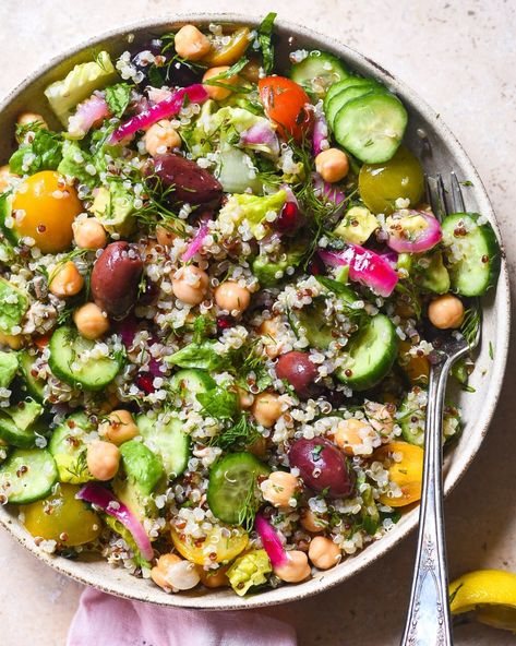 Spring Grain Bowl, Falafel Quinoa Bowl, Quinoa Nourish Bowl, Quinoa Bowl Vegan, Quinoa Lunch Bowl, Nourish Bowl Ideas, Spinach Quinoa Bowl, Balance Bowls, Nourish Bowl Recipes