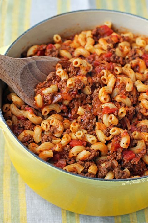 American Chop Suey, Emily Bites, American Goulash, Elbow Pasta, Noodle Recipe, Goulash Recipes, Chop Suey, Elbow Macaroni, Goulash