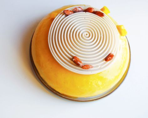 Mango, peach and almond entremet (vegan) – Miri's Cake Files Mango Coulis, Peach Mousse, Entremet Recipe, Mango Mousse Cake, Veggie Box, Vegan White Chocolate, Mango Mousse, Vanilla Sponge Cake, Peach Puree