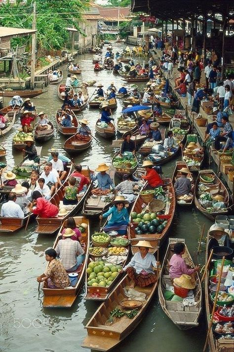 Myanmar Places, Thailand Floating Market, Floating Market Bangkok, Floating Market, Thailand Backpacking, Backpacking Asia, Bangkok Travel, Southeast Asia Travel, Vietnam Travel