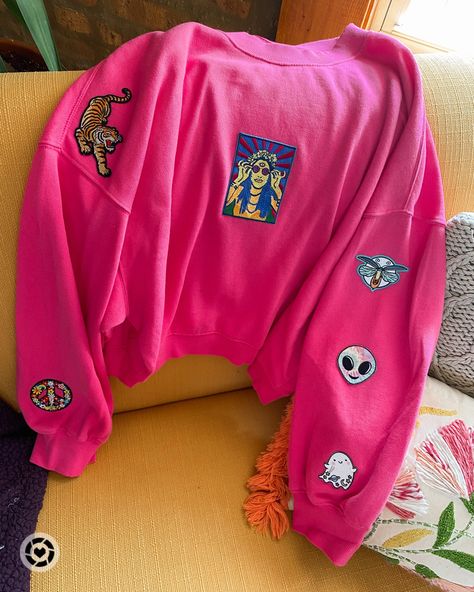 Iron On Patches Crewneck Ideas, Iron On Sweatshirt Ideas Diy, Iron On Patch Sweatshirt Ideas, Diy Hobby Lobby Sweatshirts, Iron On Patches Ideas Sweatshirt, Patch On Sweatshirt, Iron On Hoodie Ideas, Patches On Sweatshirts, Diy Hoodies Iron On