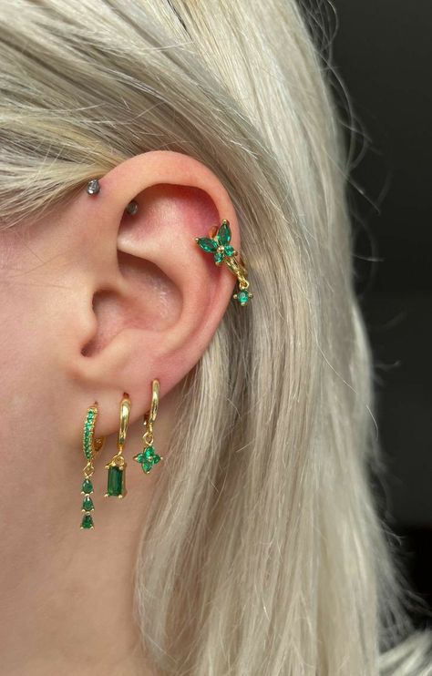 Green Ear Piercing Ideas, Ear Piercings Helix And Upper Lobe, Earrings Sets For Multiple Piercings, 3 Lobe Piercings And 1 Cartilage, Cute Helix Piercing Ideas, 4 Lobe Piercings, 3 Lobe Piercings Ideas, 2 Lobe Piercings, Upper Helix Piercing