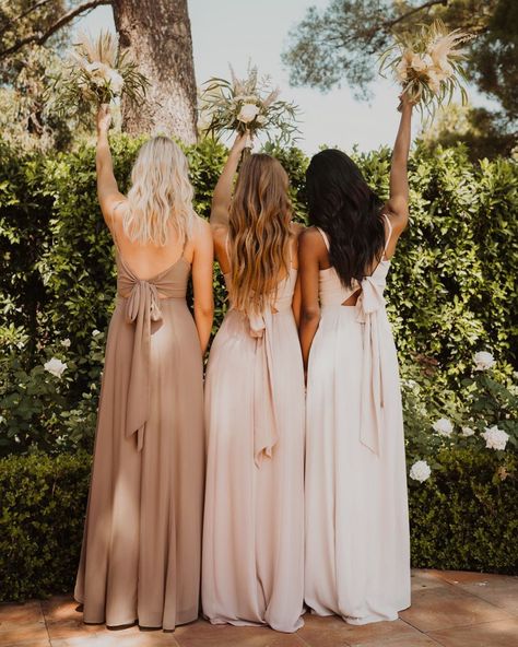 Mumu Weddings on Instagram: “Dune Chiffon + Soft Beige + Show Me The Ring 😍✨💫” Beachy Bridesmaid Dresses, Wedding Dress Petticoat, Spaghetti Strap Gown, Mumu Wedding, Bridesmaid Dresses Floor Length, Mismatched Bridesmaid Dresses, Elegant Bridesmaid Dresses, Chiffon Bridesmaid Dresses, Dresses Chiffon