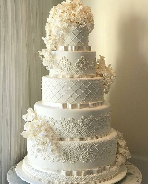 Fancy Wedding Cakes, Extravagant Wedding Cakes, Royal Wedding Cake, Pretty Wedding Cakes, Wedding Cakes Elegant, Big Wedding Cakes, Wedding Cake Pictures, Dream Wedding Decorations, Dream Wedding Cake