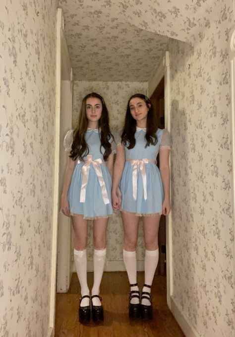 Best Friend Halloween Costumes: 50 Epic Duos For Girls, Boys &Amp; Scares | Unforgettable Pairs 20 Holloween Costume Ideas Duo Friends, Costume Halloween Duo, All Black Halloween Costume, Black Dress Halloween Costume, Fran Bow, Soirée Halloween, Black Halloween Costumes, Kostum Halloween, Halloween Duos