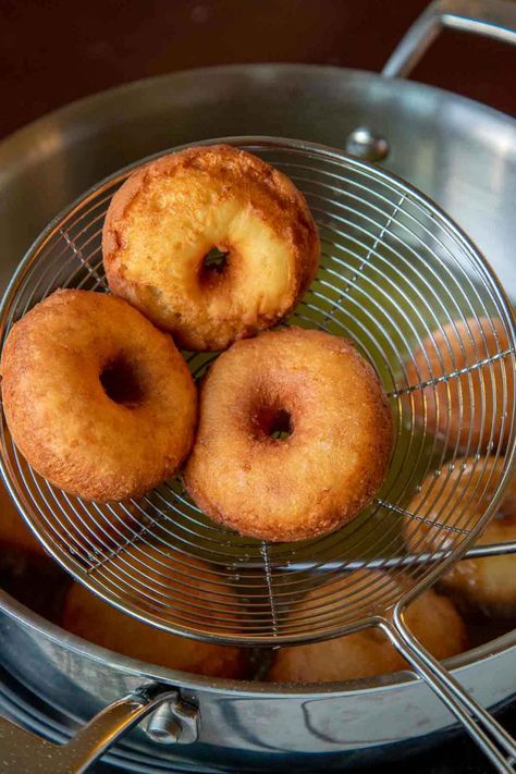 A delicious homemade mini donuts recipe that are soft and airy with the best donut batter with Ricotta cheese and no yeast needed. The donuts are completely ready in just 30 minutes. Best Mini Donut Recipe, Deep Fried Mini Donut Recipe, Fried Donut Recipe No Yeast, Fried Mini Donut Recipe, Doughnut Batter Recipe, Simple Doughnut Recipe No Yeast, Donut Recipe For Mini Donut Maker, Easy Mini Donut Recipe For Donut Maker, Mini Donuts Recipe