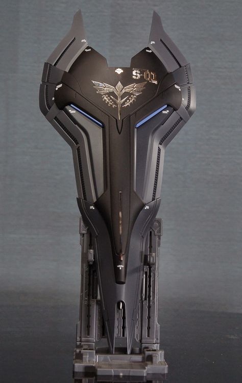 Scifi Shield, Sci Fi Artifact, Sleek Sci Fi Armor, Swords Futuristic, Magic Armor, Sci-fi Weopens, Celtic Knot Tattoo, Cybercore Aesthetic, Computer Tower