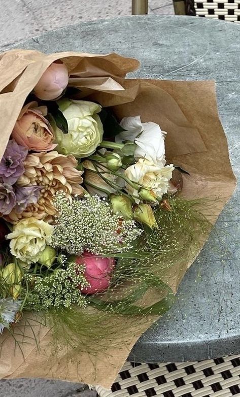 Buy Me Flowers, Boquette Flowers, A Bouquet Of Flowers, Nothing But Flowers, Flowers And Greenery, Flower Therapy, Foto Ideas Instagram, Gardening Supplies, Bouquet Of Flowers