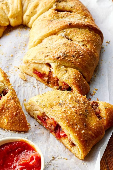 Pizza Stuffed Crescent Ring Pillsbury Spicy Italian Crescent Ring, Pizza Crescent Ring, Ring Shaped Food, Pizza Ring Recipe Crescents, Dough Sheet Recipes, Crescent Roll Rings, Pepperoni Crescent Rolls, Crescent Dough Sheet Recipes, Puff Pastry Savory