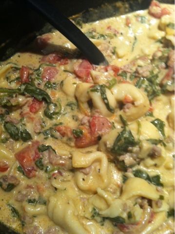 Love to cook: Cheesy tortellini with sausage, spinach, tomatoes, and cream sauce Spinach And Cheese Tortellini, Tortellini With Sausage, Cheese Tortellini Recipes, Cheese Tortellini Soup, Cheesy Tortellini, Cream Cheese Spinach, Sausage Spinach, Spinach Tortellini, Food Feast