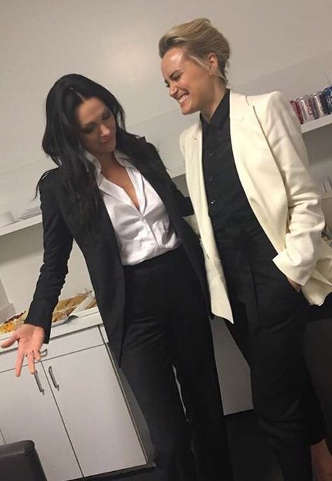 laura prepon & taylor schilling suits Taylor Schilling Laura Prepon, Regina And Emma, Alex And Piper, Alex Vause, Taylor Schilling, Laura Prepon, Regina Mills, Opposites Attract, Orange Is The New