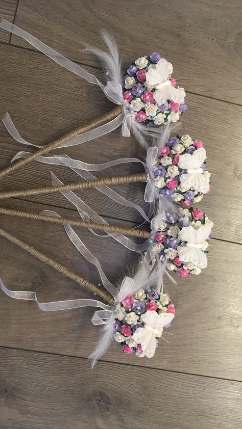 Flower Wands Flowergirl, Flower Wand Diy, Princess Party Activities, Flower Wands, Diy Magnolia Wreath, Diy Resin Gifts, Gothic Wedding Theme, Rusting Wedding, Wedding Pen