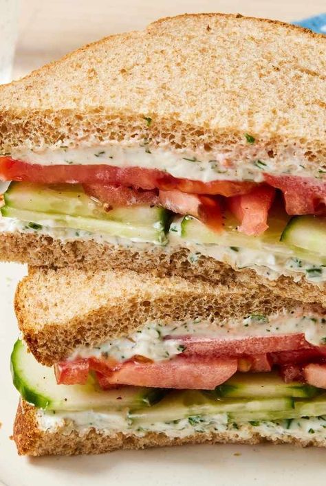 This herby cucumber and tomato sandwich is crisp and refreshing, making the most out of summer's bounty. Pack this easy, quick sandwich for a cold lunch for work Cold Vegetarian Sandwich, Cucumber Tomato Sandwiches, Tomato Sandwich Ideas, Cucumber And Tomato Sandwich, Lunches To Take To Work No Heat, Cold Vegetarian Sandwich Ideas, Roadtrip Sandwich Ideas, Easy Vacation Lunch Ideas, Low Carb Cold Lunches