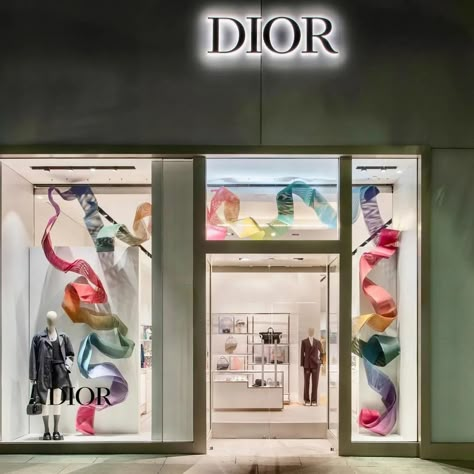 🎀 @dior The Dior winter 2024 men's collection features a fabric with a unique motif crafted by hand and displayed in the boutique at Omotesando Tokio, Japan. The fabric creates captivating plays of transparency and shadow, adding vibrant colour and dynamism to the boutique's atmosphere. Via- @luca.albero @kimjonesstudio #designinspirationss #dioraddict #diormen #diorfall24 #fw24 #visualmerchandising #visualart #visualgrams #ribbonembroidery #ribbonart #artinstallation #displaywindow #... Boutique Window Displays, Dior Winter, Fashion Displays, Best Windows, Ribbon Art, Dior Addict, Window Ideas, The Boutique, Ribbon Embroidery