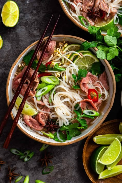 Vietnamese Pho Recipe Pho Soup Recipe, Pho Noodle Soup, Pho Noodles, Pho Recipe, Vietnamese Pho, Pho Soup, Asian Beef, Asian Soup, Noodle Soup Recipes