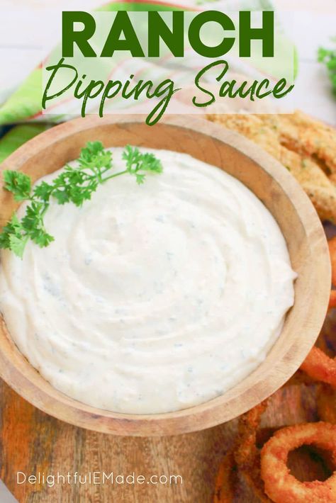 The great flavors of Parmesan cheese and ranch dressing come together for an easy homemade dip and spread! Perfect for fries, onion rings, chicken tenders & wings and more, this easy Ranch Dressing Sauce will be your new favorite condiment to put on everything! || Delightful E Made Greek Yogurt Veggie Dip, Baked Potato Dip, Ranch Dipping Sauce, Dipping Sauces For Chicken, Dip Sauce, Sandwich Sauces, Fry Sauce, Dipping Sauces Recipes, Ranch Recipe