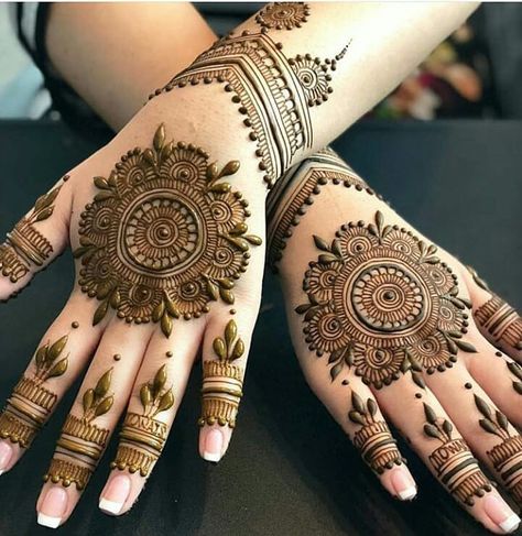 Round Mehndi Design, Tato Henna, Henna Art Designs, Modern Henna Designs, Mehndi Designs For Kids, Modern Mehndi Designs, Full Mehndi Designs, Stylish Mehndi, Latest Bridal Mehndi Designs