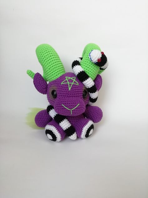 Beetlejuice baphomet plush with pentagram will be the perfect unusual toy or horror gift.This is a finished item handmade by myself with cotton and acrylic yarn in a variety colors, safety eyes and filled with hollofiber. Available in a choice of colors!!!!There is a discount for orders over 2 pieces. Please send me a message so that I can make you a listing with a different price for payment!!! Size baphomet: 22 cm (8,66 inch)Processing time : 57 business daysEstimated delivery time is 15 to 30 Baphomet Plush, Kawaii Decor, Crochet Skull, Crochet Dolls Free Patterns, Halloween Crochet Patterns, Crochet Design Pattern, Crochet Animal, Horror Movie Characters, Crochet Fashion Patterns