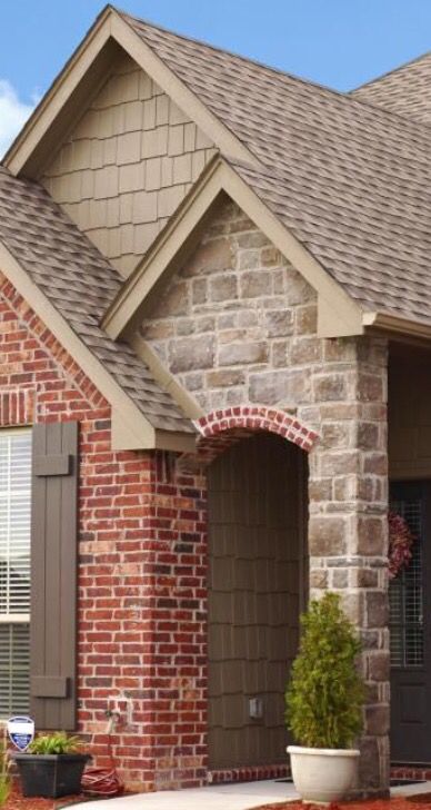 Red Brick And Limestone Exterior, Red Brick And Stone Exterior Combinations, Red Brick Brown Roof, Tan House Exterior, Brick And Stone Exterior Combinations, Acreage Homes, Siding Colors For Houses, Red Brick House Exterior, Red Brick Exteriors