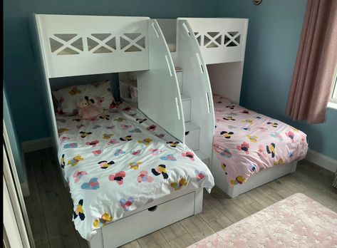 Kids Bunk Bed Rooms, Kids Triple Bunk Beds, Bunk Bed Steps, Triple Bedroom, Triple Sleeper Bunk Bed, Triple Bed, Bunk Beds Boys, Kids Bed Design, Single Bunk Bed