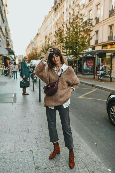 Minimal Chic Style, Minimalist Moda, Mode Tips, Blazer Outfit, Mode Inspo, Soft Grunge, 가을 패션, Autumn Outfit, Brown Sweater