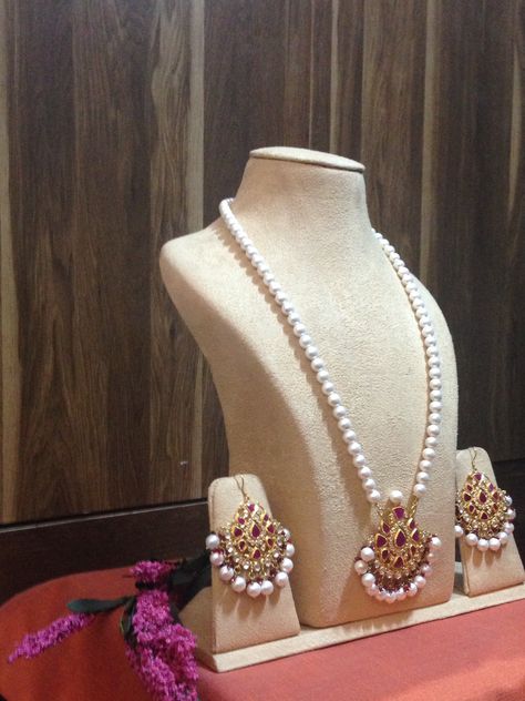 Hyderabadi Jewelry, Necklace Set With Earrings, Pearl Jewelry Design, Silver Necklace Set, Gold Necklace Simple, Gold Wedding Jewelry, Indian Wedding Jewelry, Jewelry Design Necklace, South Sea Pearls