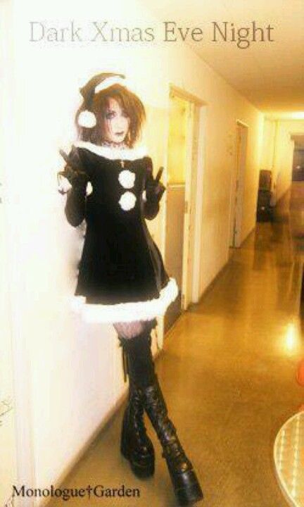 Mana - Uh I want a black x-mas dress. XD Mana Sama, Malice Mizer, Kei Visual, Santa Dress, Dark Christmas, Santa Outfit, Black Santa, Elegant Gothic, J Fashion