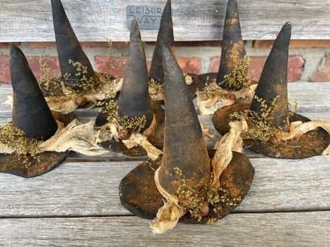 Primitive Witch Hat, Halloween Witch Hat, Primitive Halloween Decor, Black Witch Hat - Etsy Primitive Witch Hat, Trick Or Treat Art, Primitive Halloween Crafts, Witch Hat Decor, Couture Halloween, Halloween Centerpieces, Primitive Halloween Decor, Primitive Fall Decor, Halloween Arts