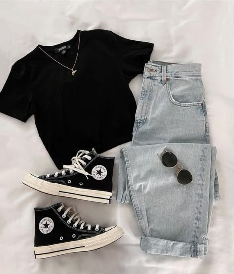 Aesthetic Outfits With Black Converse, Dress And Converse Outfit Aesthetic, Dark Aesthetic Outfits Summer, Demigirl Outfit Ideas, Outfits For The Movies, Indie Rock Aesthetic Outfits, All Black Converse Aesthetic, Converse Shoes Aesthetic Black, Cute Easy Outfits