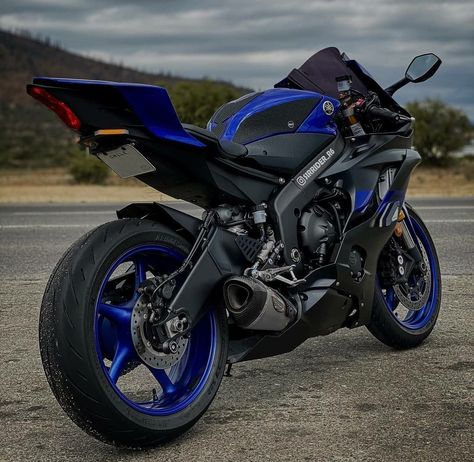 Yamaha R6 Black, Dream Motorcycle, Motorcross Bike, Bike Aesthetic, Motorcycle Aesthetic, Cafe Racing, Yamaha R6, Pretty Bike, Moto Cross