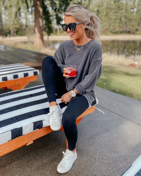 Sports Mum Fashion, Mom Running Errands Outfit, Active Casual Outfit, Mom Active Wear, Everyday Mum Outfit, Cute Mum Outfits, Comfy Cute Outfits Spring, Active Mom Outfits, Cool Mum Fashion