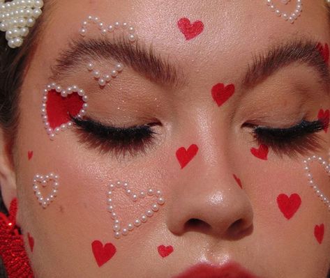 Arte Pin Up, Make Up Inspiration, Valentines Makeup, Foto Poses, Editorial Makeup, Red Aesthetic, Pretty Makeup, Creative Makeup, Artistry Makeup