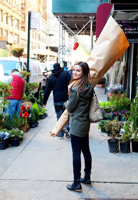 How to Navigate the NYC Flower Market - Gardenista Nyc Flower Market, The Flower Market, Flower Shop Design, Landscape City, I Love Nyc, Modern Landscape Design, Garden Architecture, Practical Bag, Think Big