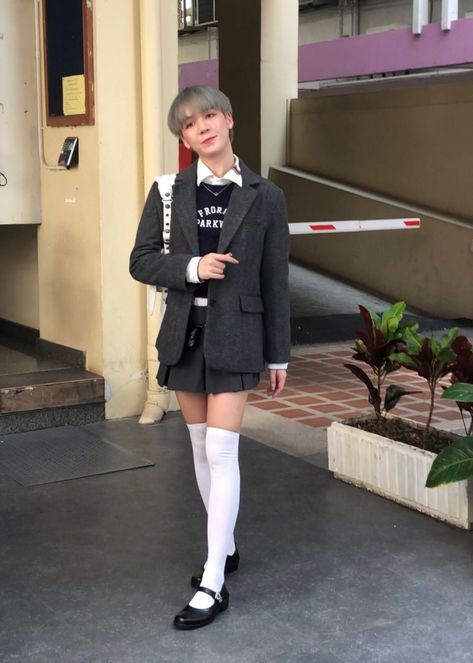 Queer Fashion Feminine, Outfit Ideas Boys, Femboy Outfits Ideas Male, Queer Outfits, Queer Clothes, Genderqueer Fashion, Boys In Skirts, Transgender Outfits, Uniform Outfits