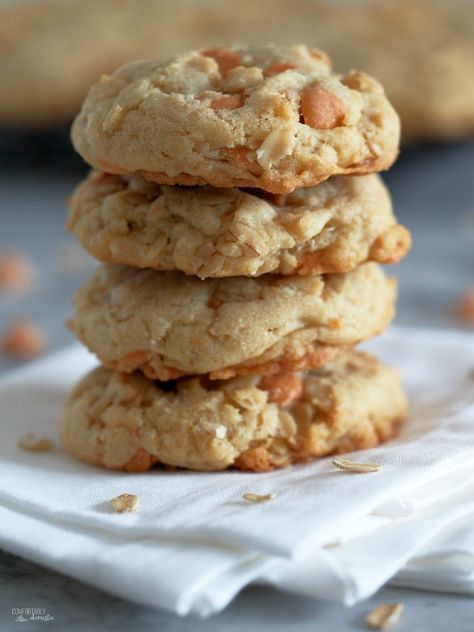 Soft Oatmeal Scotchies Cookies, Soft Butterscotch Cookies, Oatmeal Scotchies Cookies Recipes, Oatmeal Scotchies Cookies, Scotchies Cookies, Soft Batch Cookies, Butterscotch Cookies Recipes, Oatmeal Butterscotch, Oatmeal Scotchies