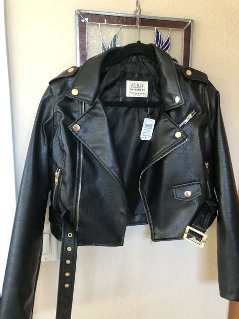 BLACK BIKER JACKET, SIZE SMALL, US 8..    SHIPPED FROM CALIFORNIA BY USPS IN LESS THAN FIVE DAYS  FAUX LEATHER    VEGAN    BRAND NEW WITH TAGS, NEVER WORN. LOOK GREAT WITH  SKINNY  JEANS  LEGGINGS OR EVEN SHORTS SOFT OUTER MATERIAL AND LINING NO ONE MESSES WITH THIS GIRL ! Lather Girl Jacket Short, Biker Girl Outfits Aesthetic, Leather Jacket For Girls, Cute Leather Jackets, Biker Girl Outfits, Black Biker Jacket, Kingdom 3, Womens Biker Jacket, Fashion Top Outfits