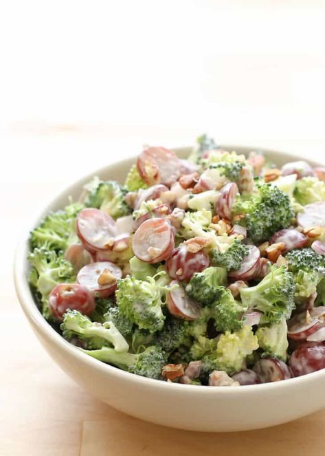 Broccoli Salad with Grapes | barefeetinthekitchen.com Broccoli Salad With Grapes, Broccoli Grape Salad, Grape Salad Recipe, Salad With Grapes, Grape Recipes, Resep Salad, Grape Salad, Salad Pasta, Pecan Recipes