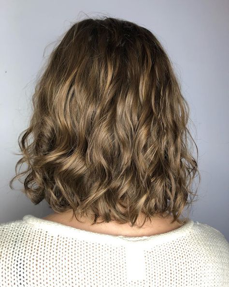 Just obsessed with my perm from yesterday! My client has Very fine hair and wanted some life in her hair. We gave her a perm that when air… Wavy Perm Short Hair, Permed Hair Medium Length, Digital Perm Short Hair, Perms For Medium Hair, Short Hair Shoulder Length, Perm Short Hair, Modern Perm, Wavy Hair Perm, Body Perm