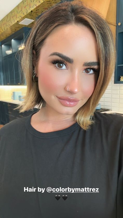 Demi Lovato Hairstyles, Demi Lovato Hair Color, Demi Lovato Short Hair, Demi Lovato Makeup, Demi Lovato Hair, Demi Lovato Style, Hair And Nail Salon, Diamond Face Shape, Celebrity Makeup