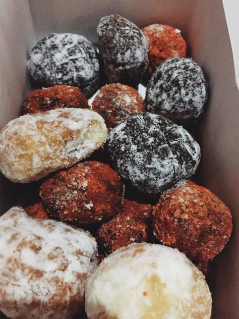 Dunkin Donut Choco Butternut, Choco Butternut, Aesthetic Snacks, Dunkin Donut, Main Food, Korean Snacks, Friends Food, Sleepover Food, Bling Wallpaper