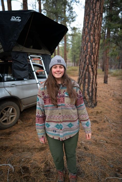 Love this @noticethereckless shirt 🥰 #SustainableSunshine #FashionInFullBloom Granola Pants, Pnw Aesthetic Outfits, Mountain Girl Outfits, Plus Size Granola Outfits, Pnw Outfit, Granola Outfits Summer, Outdoorsy Fashion, Trucker Jacket Outfit, Outdoorsy Women