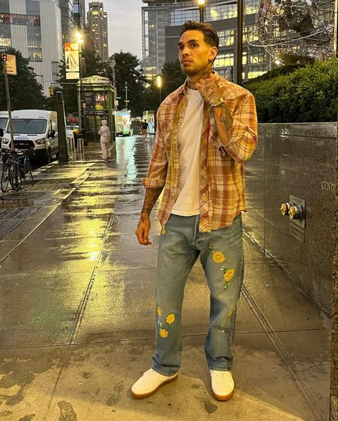 Levi Bent Lee, Wings Fashion, Relaxed Fashion, Men Lifestyle, Dave East, Golden Boy, Streetwear Men Outfits, Men Fashion Casual Outfits, Mens Casual Outfits